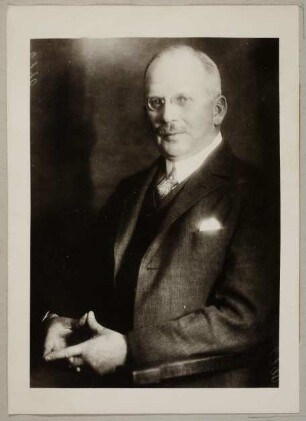 Portrait Prof. Dr. Walter Stoeckel, Berlin : Auszeichnung eines deutschen Gelehrten