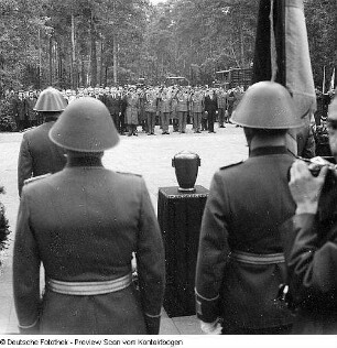 Überführung der Urne des polnischen Generals nach Warschau