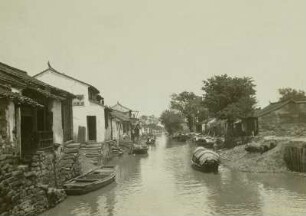 Kaiserkanal bei Suzhou?, China. Dorfhäuser am Kaiserkanal (Großer Kanal Peking – Hangzhou; seit 2014 UNESCO-Weltkulturerbe) in der Nähe vom See Tai hu