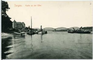 Torgau. Elbe mit Schleppern