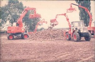 Fotografie: Mietenlager, Bagger