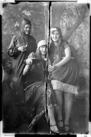 Kostümierte Frauen