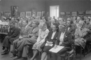 Ausstellungseröffnung des Arbeitskreises sorbischer bildender Künstler in Bautzen. : Wotewrjenje wustajeńcy koła serbskich tworjacych wuměłcow w Budyšinje.