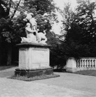Eurytion raubt Hippodamia : Corradini, Antonio. Eurytion raubt Hippodamia. Marmor. Um 1720. Dresden_Altstadt, Großer Garten