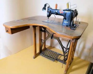 Industrienähmaschine Pfaff 138 - 6 U aus einer Schneiderei