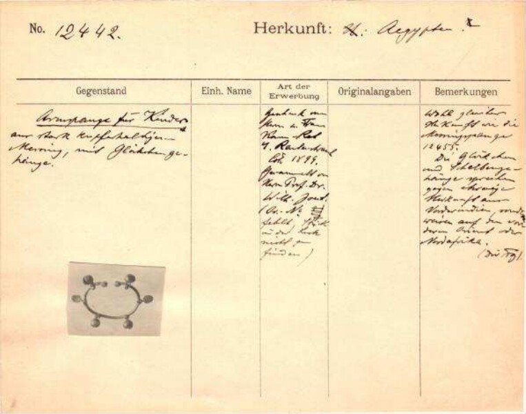 Ceci est une numérisation d'un document historique.
Il reflète le contexte dans lequel il a été rédigé et ne correspond pas aux normes actuelles.
d'un langage conscient de l'histoire et de la diversité.
Langage.