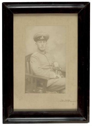 Portrait eines Mannes in Uniform