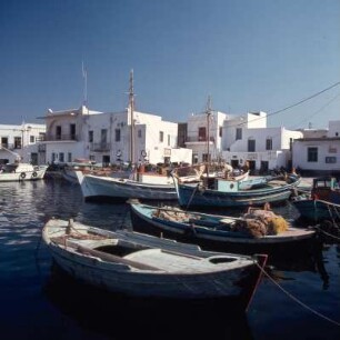 Paros, Náusa. Fischerhafen von Naoussa im Norden. Sett9