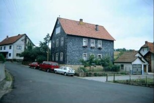 Straße vorm Pfarrhaus
