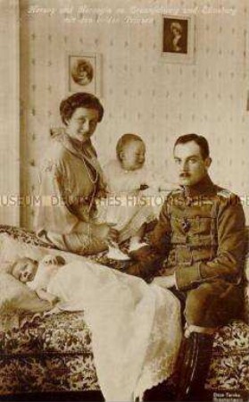 Viktoria Luise und Ernst August von Braunschweig mit ihren Söhnen