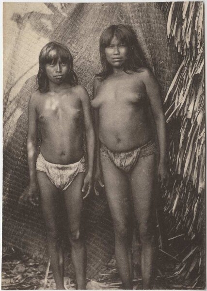 "Woman and girl of the Karajá with bast aprons"