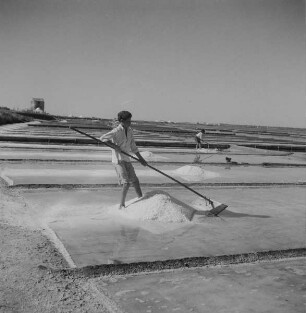Arbeiter bei der Salzgewinnung in der Saline