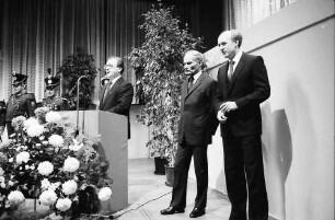 Freiburg: Kongresshaus; Ansprachen: Nothhelfer, Späth, Person; stehend