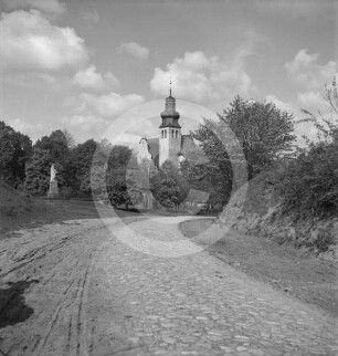 Weg zur Kirche in Gora
