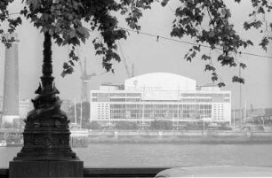 London : In London, Thames Embankment mit Royal Festival Hall