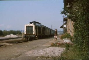 Satteldorf Lok 211 167 Nahverkehrszug Lauda-CR B4yg-Wagen Reisender