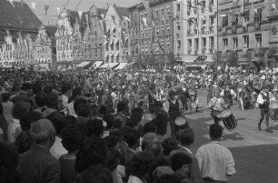 Landshut: Festzug im linken Teil des Straßenzuges