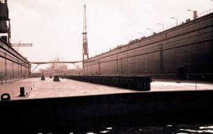 Hamburg: Größtes Schwimmdock, Howaldtswerft