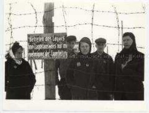 Zwangsarbeiter im Lager der deutschen Focke-Wulf-Flugzeugwerke bei Posen