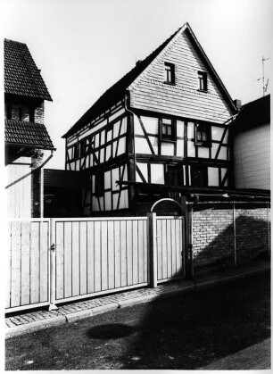 Lahnau, Pfarrstraße 1