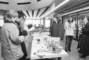 Freiburg im Breisgau: Umweltstand in der Mitarbeiter-Cafeteria der Universität
