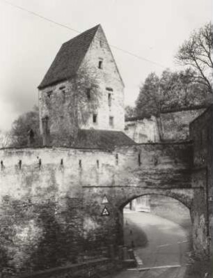 Am 1. Tor zur Burg Trausnitz in Landshut : Landshut. Burg Trausnitz. Einfahrt am 1. Tor