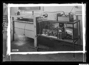 Unbezeichnete Apparatur, Gesamtansicht, Retusche, Foto 1960