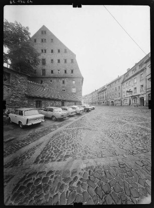 Zittau, August-Bebel-Platz (Neustadt) 47. Marstall (1511, Erweiterung a. 18. Jh.). Giebelfront (Südseite) mit Stadtschmiede (1713)