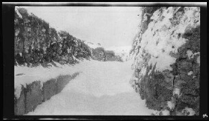 Saint-Mihiel (Dep. Meuse, Frankreich): scheebedeckter Laufgraben (Nahaufnahme) ("Vorderste Linie")