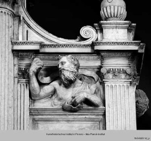 Hochaltar mit seitlichen Schranken : Altarretabel (Chorseite)