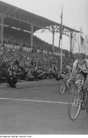 Radrennfahrer während des Rennens
