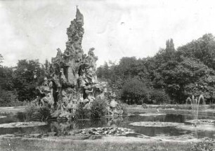 Schloß Parkbrunnen in Ansbach : Brunnen. Stein (1701/1800). Ansbach, Hofgarten