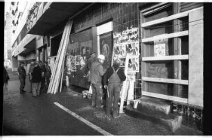 Kleinbildnegative: Ehemals besetztes Haus, Bülowstr. 55 nach Räumung, 1983