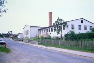 großes Kulturhaus mit mehreren Anbauten
