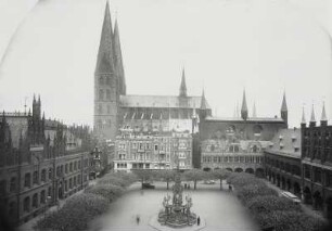 Lübeck, Marktplatz : Lübeck. Markt. Blick nach Norden gegen Marienkirche, Rathaus und Marktbrunnen