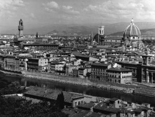 Florenz. Stadtteilansicht von Osten mit Turm des Palazzo Vecchio und Dom