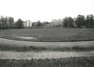 Dresden, Zellescher Weg. Sportplatz (heute Standort der Sächsische Landesbibliothek - Staats- und Universitätsbibliothek (SLUB)). Blick nach Südwesten