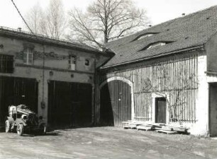 Schönteichen-Brauna, Zum Neuteich 9. Knorrmühle (Wasser- und Schneidemühle) (bezeichnet 1854 und 1981). Scheunen