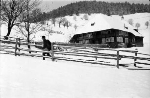 Todtnauberg: Briefträger im Schnee