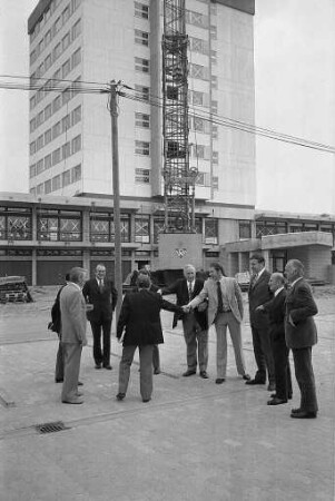 Informationsbesuch von Experten des Jugendstrafvollzugs aus Frankreich beim Christophorus-Haus des Vereins für Jugendhilfe Karlsruhe e.V. in der Thomas-Mann-Straße in Daxlanden-Ost