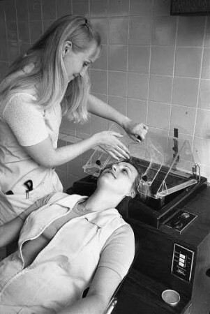 Inbetriebnahme einer vollautomatischen Haarwaschmaschine in einem Karlsruher Friseursalon