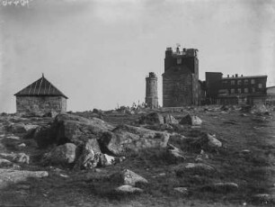 Brockengipfel : Restaurant und Aussichtsturm auf dem Gipfel des Brocken im Harz