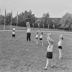 Sportabzeichen : Kinder und Jugendliche legen das Sportabzeichen der DDR ab