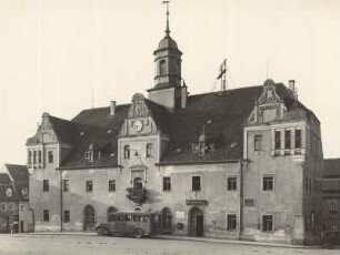 Lommatzsch. Rathaus. Straßenansicht