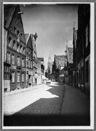 Altstadtstraße und Turm der Johanniskirche