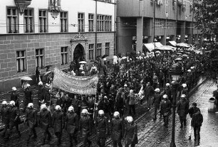 Freiburg im Breisgau: Demo gegen die Räumung des Hauses in der Erbprinzenstraße 20