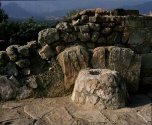 Agia Triada. Minoischer Palast : Kreta, Agia Triada. Minoischer Palast. Brunnen im Westflügel des Palastes
