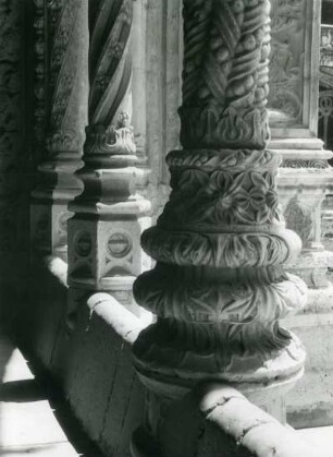 Säulen im Kreuzgang des Mosteiro dos Jerónimos, Belem, Portugal