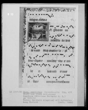 Blatt aus einem Antiphonar, Textseite mit Quadratnoten und Initiale A mit Auferstehung Christi