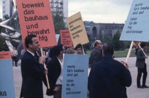 Demonstration gegen die Schließung der HfG Ulm